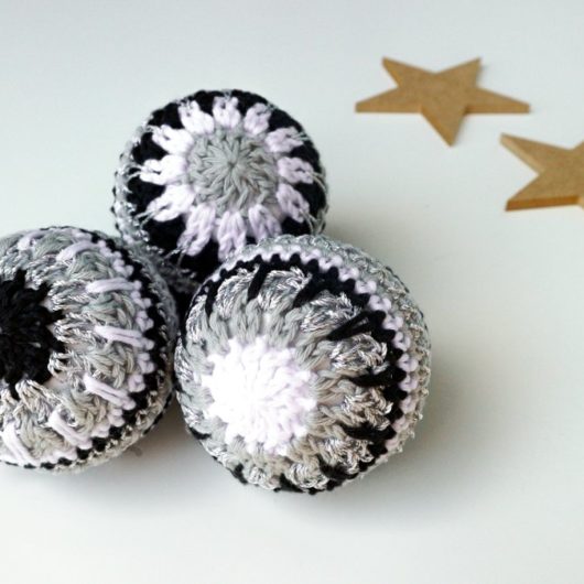 Christmas bauble set - black and white