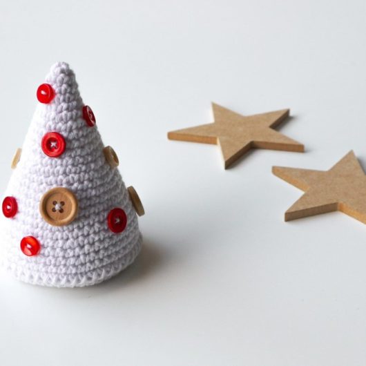 Christmas tree with buttons - white