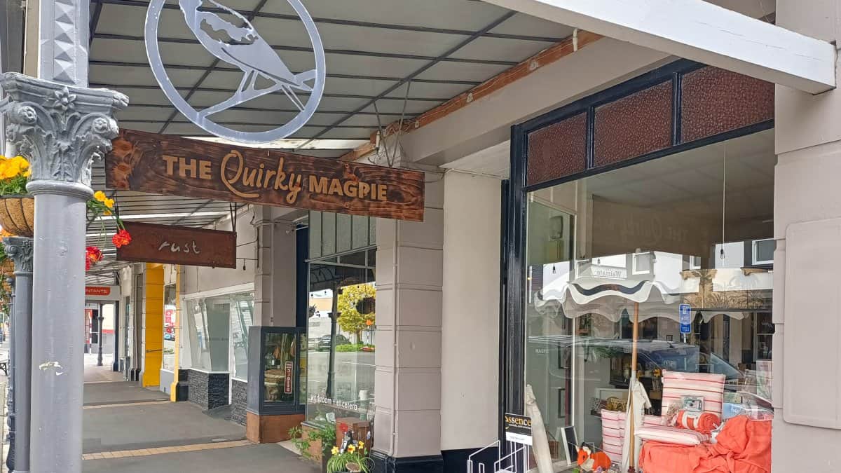 Exteriour of the Quirky Magpie in Waimate